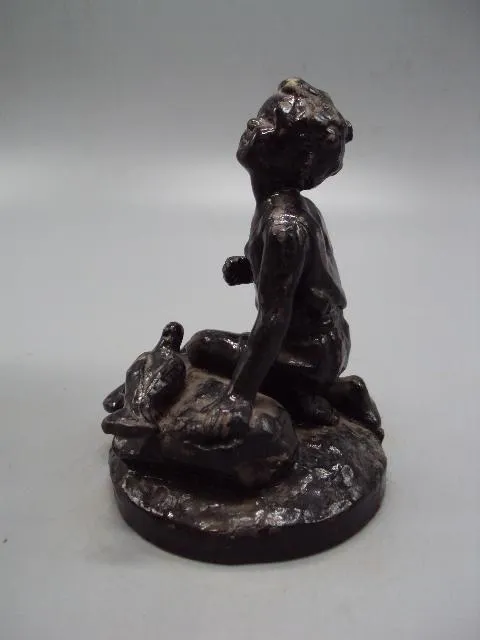 Фигура чугун Свердловск статуэтка мальчик кормит голубей мальчик и голуби высота 12 см №13793 Характеристики