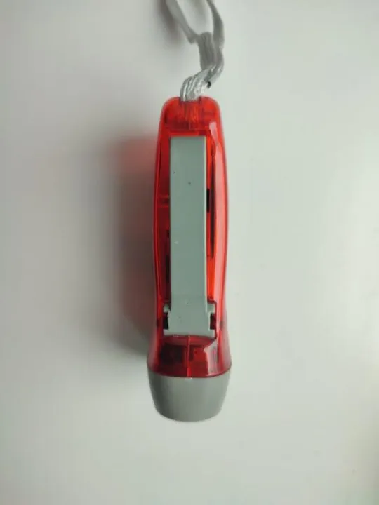 Ручний світлодіодний ліхтарик з динамо-машиною watton wt-092 З аукціону