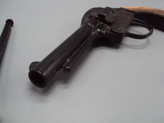 Детская игрушка пистолет узор павлин револьвер наган с присоской пластик ссср 21 см рабочий №15638 Недорого