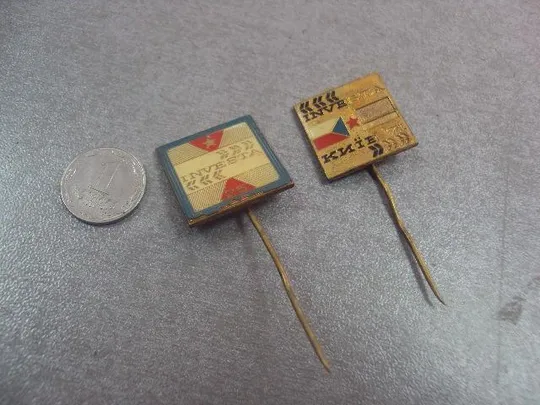 знак фрачник чсср фирма investa киев 1971 лот 2 шт №6397 Ціна