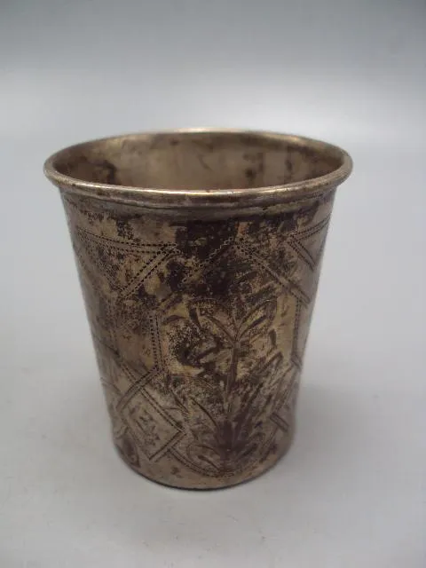 Рюмка стакан узор архитектура и цветы серебро 84 проба клеймо ИЕ3 вес 39,04 г размер 5,8х5 см №14327 Недорого