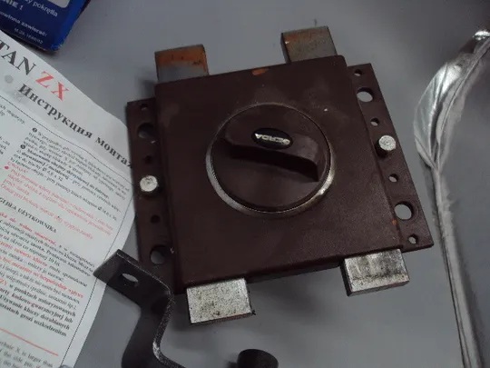 Замок дверной накладной с поворотной ручкой GERDA TYTAN ZX титан б/у №16022 Де купити