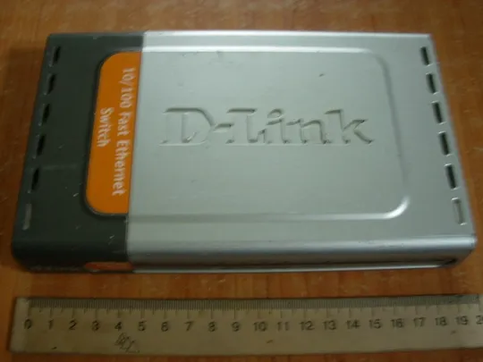 Купити Комутатор-маршрутизатор D-link DES 1008 D