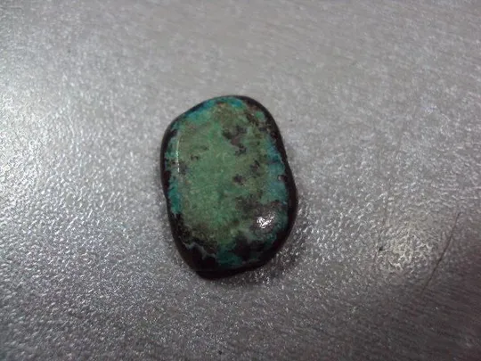 Камень хризоколл зеленый для ювелирных изделий вес 2,92 г размер 4,5 х 20,5 х 4,5 мм №13276 Ціна