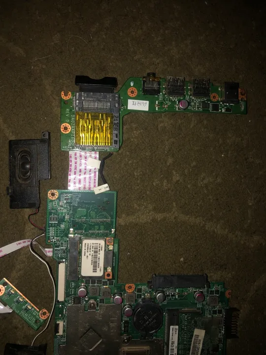 Для Acer Aspire One 725 материнська плата з системою охолодження,wi-fi модулем,динаміками,платами розширення З аукціону