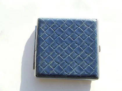 фото, Портсигар металл кожа роз. 11 х 10 см. вага 96 гр . начало 1970 рр. ссср.