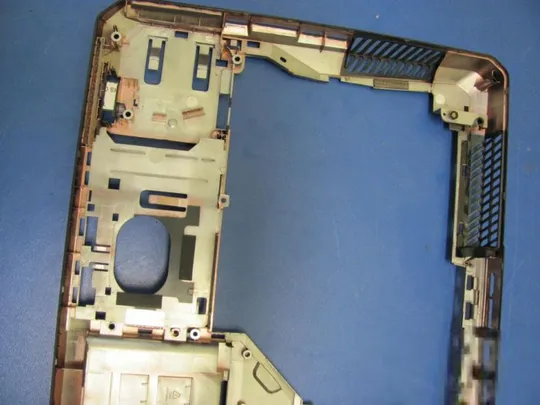 №50-3 Кришка (дно, корито, піддон) корпуса для MEDION ERAZER X6811 оригінал Продаж