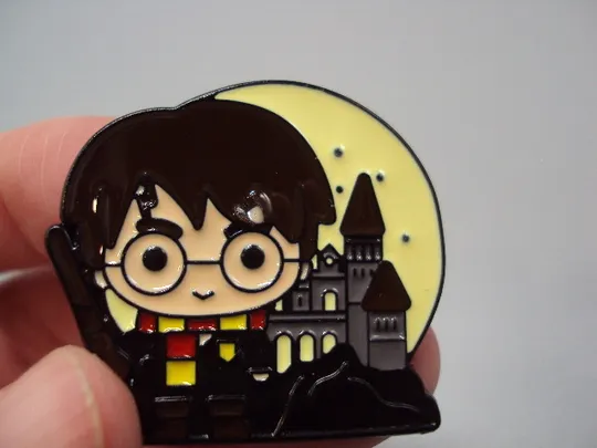 Значок пін Гаррі Поттер і Хогвартс Harry Potter Hogwarts знак брошка №18506 Інтернет-аукціон