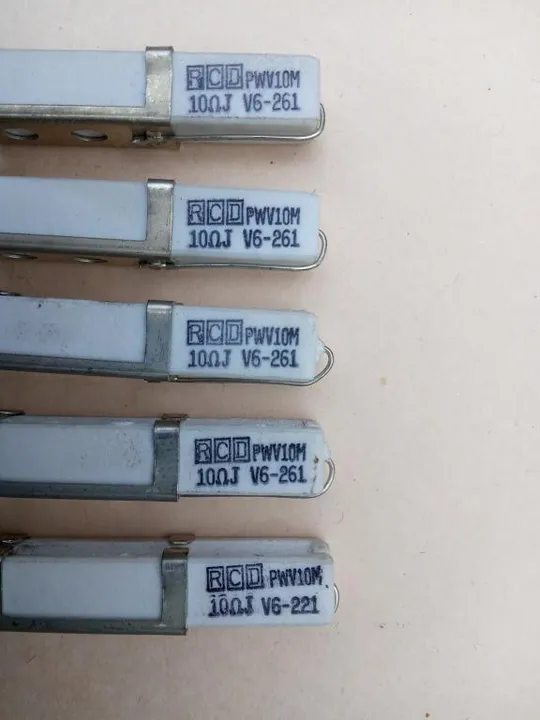 Купити Резистор постійний керамічний  10 Ом   10W ?