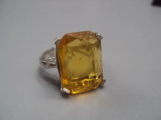 Кольцо перстень с желтой вставкой прямоугольник серебро Украина вес 6,18 г размер 18,5 №14729 Інтернет-аукціон