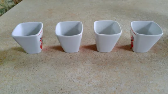 Набір 4 стопки та піднос-човник стара угорська порцеляна Холохаза Hollohaza Вживане в Україні