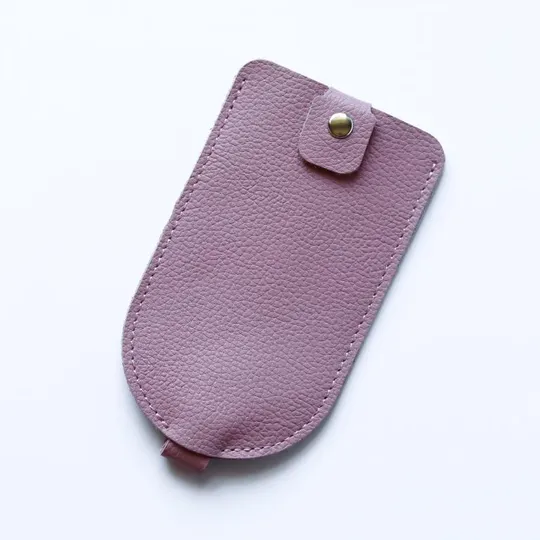 Купити Ключниця з рухомим тримачем ключів на кнопці рожева з перфорацією.