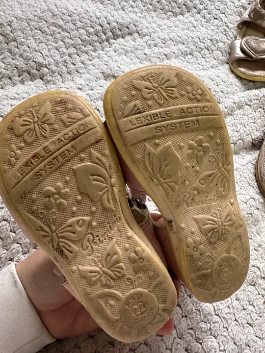 Босоніжки дитячі 20,22,23 розмір для дівчинки Продаж