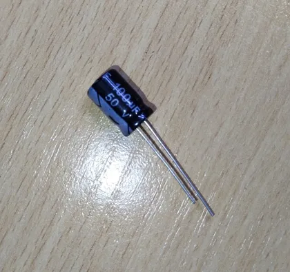 фото, Конденсатор електролітичний 100uf 50v 105c 8x12мм