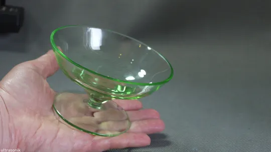 Креманка піалка на ніжці зелене кольорове радянське скло Вживане Недорого