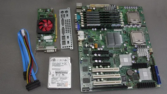 8 ядерный комплект Supermicro X7DCA-3+ 2x процессра Xeon E5440 + 24Gb DDR2 + ATI Radeon HD R5 235 1G Ціна