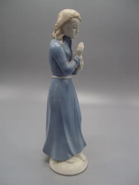 Фигура фарфор статуэтка Германия Липпельсдорф девушка с огнем держит факел в руках 25 см №14491 Продаж