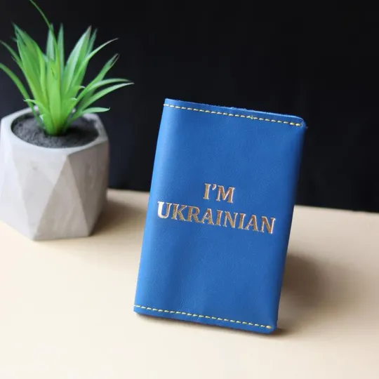 Обкладинка для паспорта &quot;I&#039;m Ukrainian&quot;,синя з позолотою,жовта нитка. З аукціону