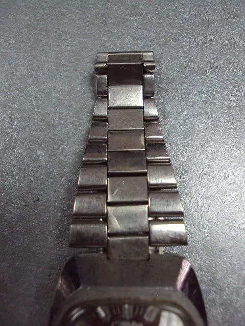 Наручные часы Слава календарь кварц с браслетом длина 16,4 см №12063 З аукціону