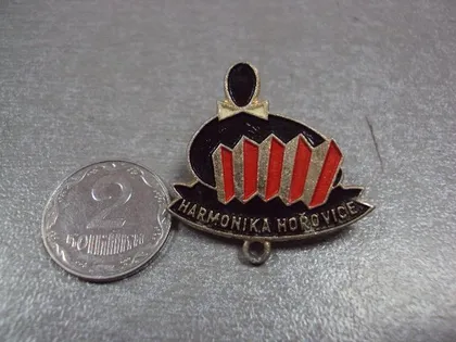 фото, знак фрачник harmonica horovice производство аккордеонов в городе лоуны №2769