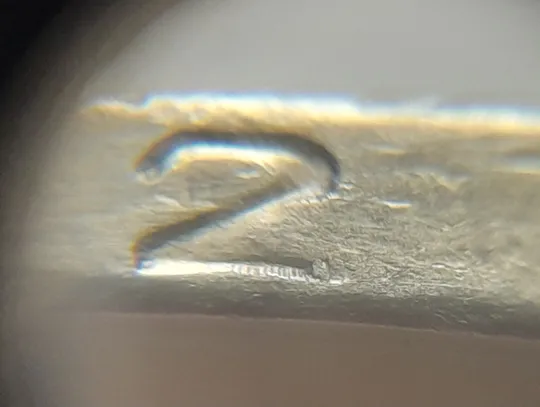 (4806) 1 гривня 2001 викрошки у "Г" слова "ГРИВНЯ" та у "2" слова "2001" на гурті (1 гривна 2001) З аукціону