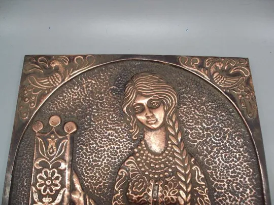 Чеканка сказка девушка и прялка металл картина-карбування ссср размер 47,5х27,2 см №15062М Недорого