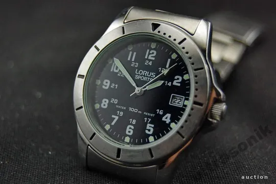 часы LORUS Sport дата WR 100м. мех. Seiko черный З аукціону