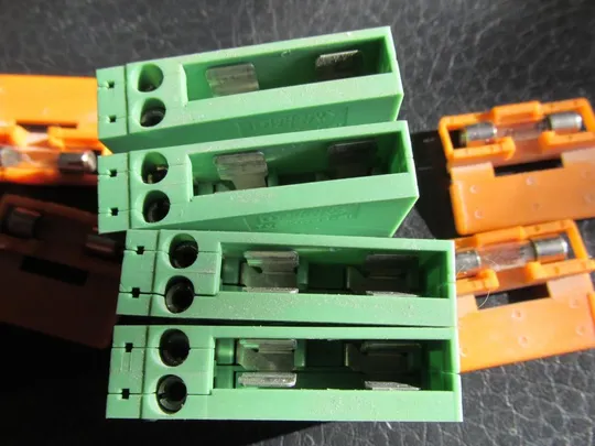 Купити КЛЕМИ ДЛЯ ЗАПОБІЖНИКІВ KDS 3-SI ПІД ПАЙКУ ЛОТ 10 ШТ