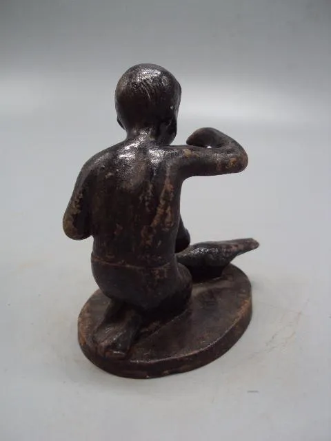 Купити Фигура чугун статуэтка мальчик кормит голубей мальчик и голуби высота 8,8 см №13795