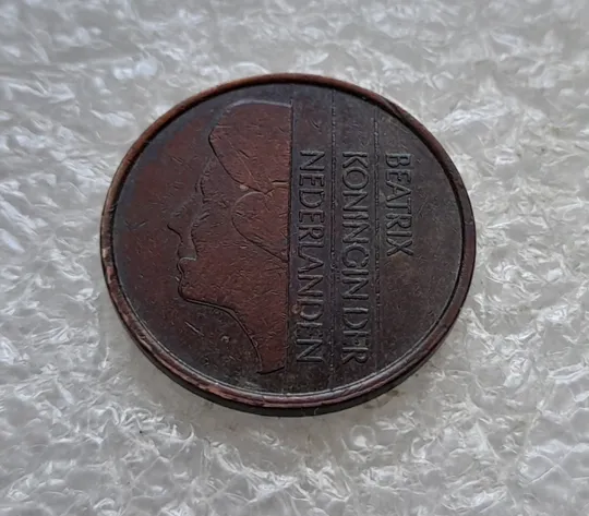 (7772) 5 центів 1984 Нідерланди - поворот 90 градусів /порушення соосності (5 центов, Нидерланды, 1984) Де купити