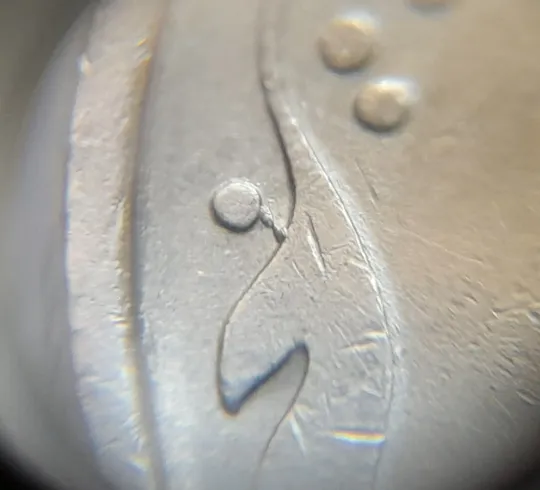 (6355) 50 копійок 1992 1АВс викрошка на вінку біля 7 зовнішньої ягоди (50 копійок 1992 1АВс брак) Продаж