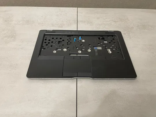 Dell Latitude e6430u: корпус, топкейс, верхня частина корпусу, кришка клавіатури, Palmrest ,сервісна кришка та ін Ціна