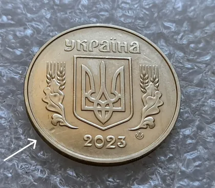 фото, (7340) 50 копійок 2023 засмічення на аверсі (50 копеек 2023 брак засорение)