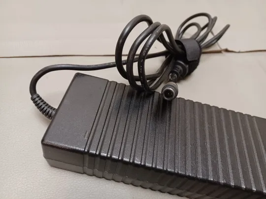 0638 адаптер живлення  HP HSTNN-LA01 19.0V 7.1A 135W  НІМЕЧЧИНА Інтернет-аукціон