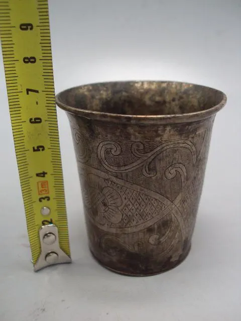 Рюмка стопка узор цветы серебро проба 12 лот вес 73,36 г высота 6,7 см, диаметр 5,8 см №14323 Продаж