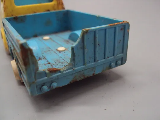 Модель машинка грузовик ДЗИ игрушка автомобиль ссср донецкая фабрика игрушек 5,1х10,3 см №15597 Недорого