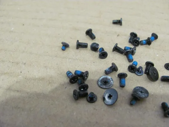 9-21 комплектуюче гвинти  для DELL Inspiron 17 5737, 3737 оригінал Продаж