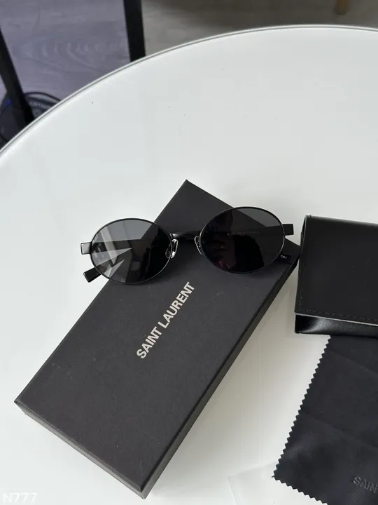 Сонцезахисні окуляри Saint Laurent SL 692 003 Black/Black M (EW0202) Продаж