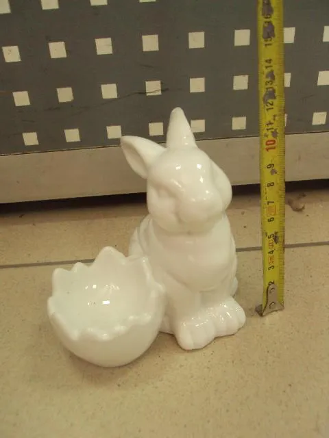 Фигура фарфор Европа статуэтка зайчик Пасха заяц и шкарлупа подставка под яйцо высота 12 см №15030 Ціна