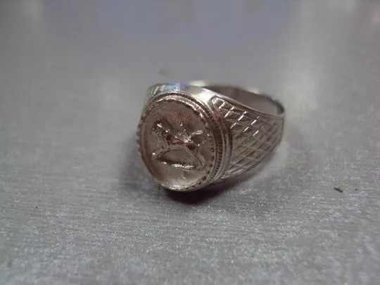 Кольцо перстень печатка лев серебро 925 проба Украина вес 5,67 г размер 20 №13087 Ціна