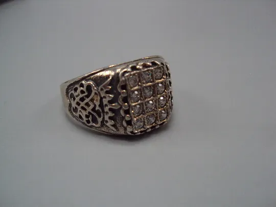 Кольцо белые вставки печатка корона печать серебро 925 проба Украина вес 7,06 г 21,5 размер №15449 Ціна