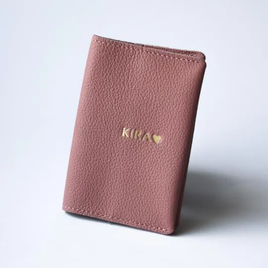 Обкладинка для паспорта з вашим ім&#039;ям,рожева з перфорацією та позолотою. Ціна