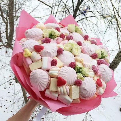 фото, Букет із зефіру, маршмеллоу і живих троянд оригінальний подарунок рожевий