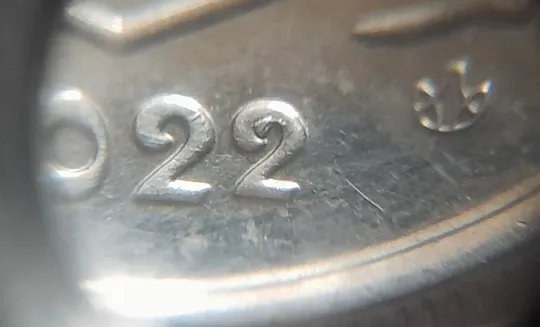 (6946) 10 копійок 2022 різновид викрошки у третій цифрі "2" слова "2022" на аверсі (10 копеек 2022) Продаж