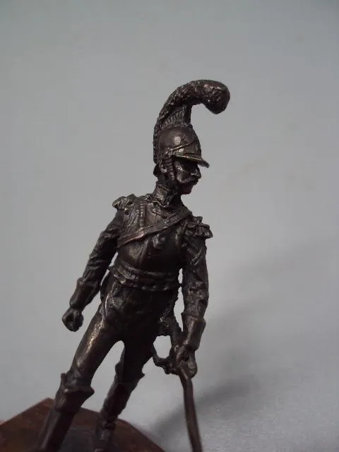 Фигура на подставке статуэтка офицер в форме гусар с пистолем серебро 925 проба вес 86,43 г №14360 Характеристики