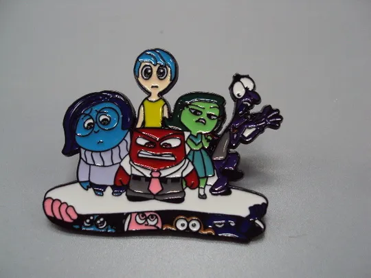 Значок пін мультфільм Головоломка Думками навиворіт Inside Out пульт управління знак брошка №18485 Продаж
