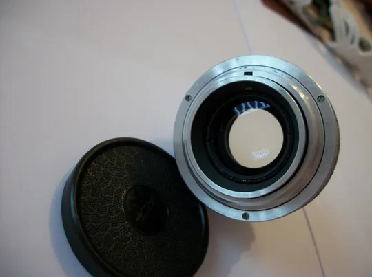 Объектив Юпитер-8 , белый. М-39, черная крышка . Made in USSR . Красногорский завод . Де купити