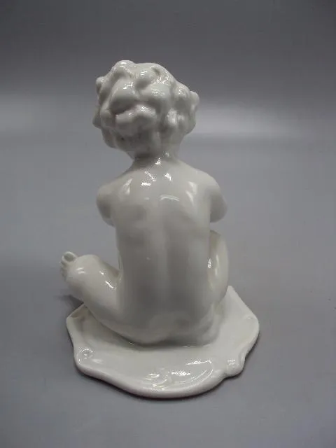 Фигура фарфор Каподимонте Италия Capodiмonte путти мальчик с дудочкой клеймо корона N 11см №11173 З аукціону