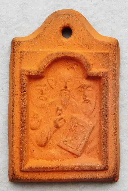 фото, Медальйон - ладанка - Спаситель і двоє святих - теракота