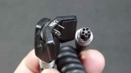 съемный башмак и кабель фотовспышки для пленочных зеркальных фотоаппаратов Olympus OM -1, -2, и др З аукціону